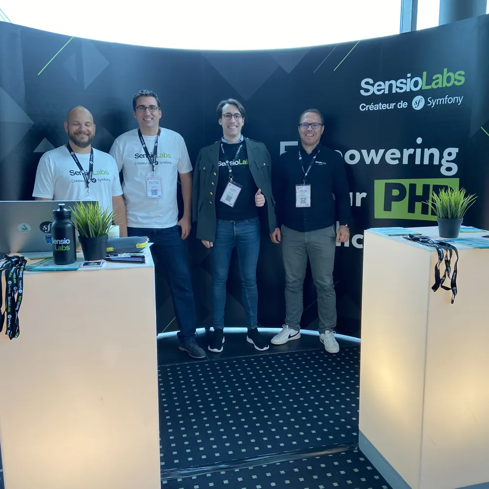 4 people standing at the SensioLabs booth